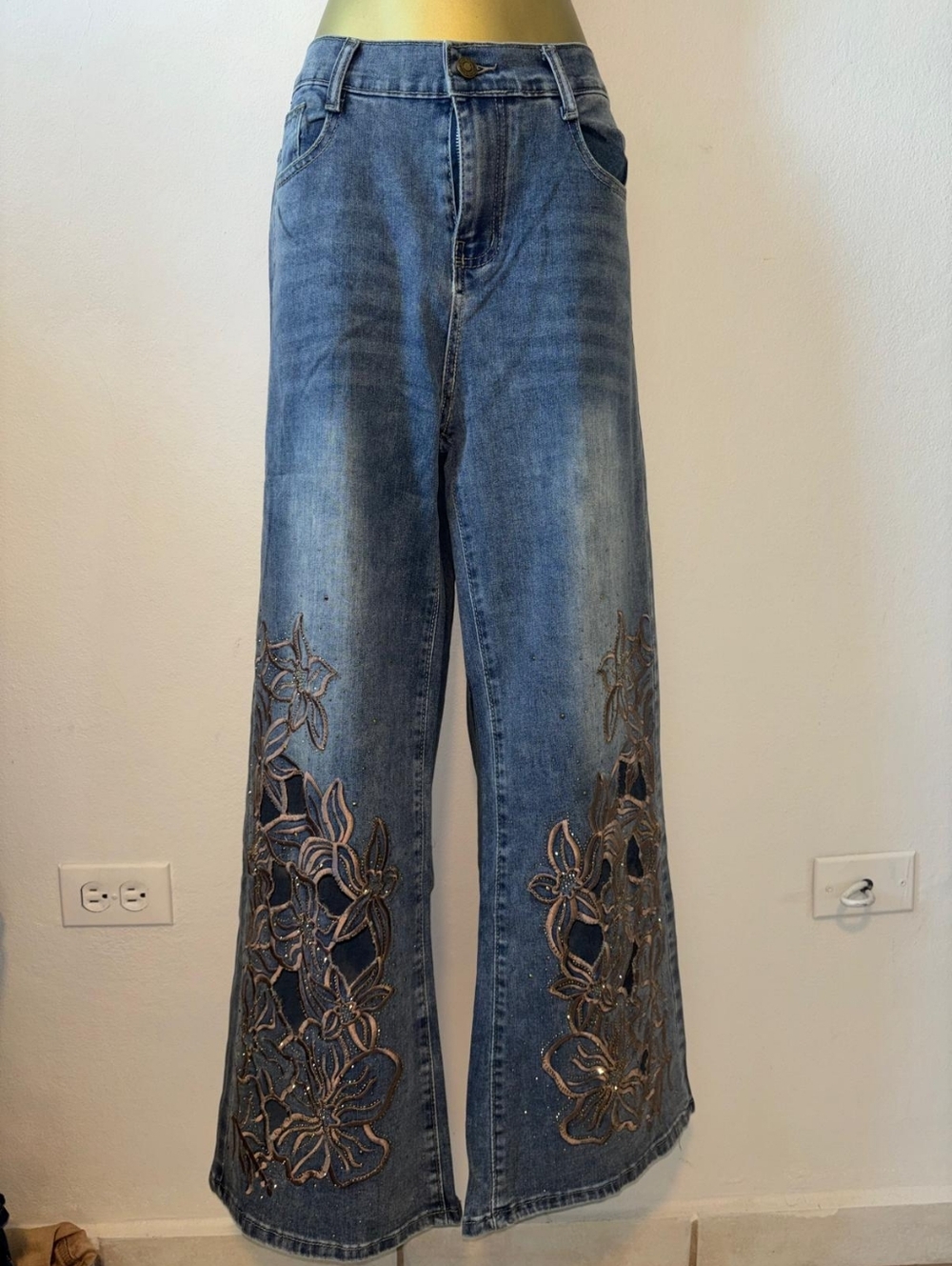 Women's Blue Wide-Leg Jeans with Floral Embroidery